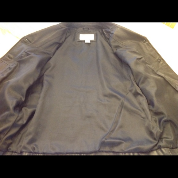 Leather jacket - Picture 6 of 8